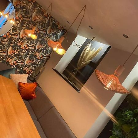 The Bear On The Square Hotel มิลลอม ภายนอก รูปภาพ