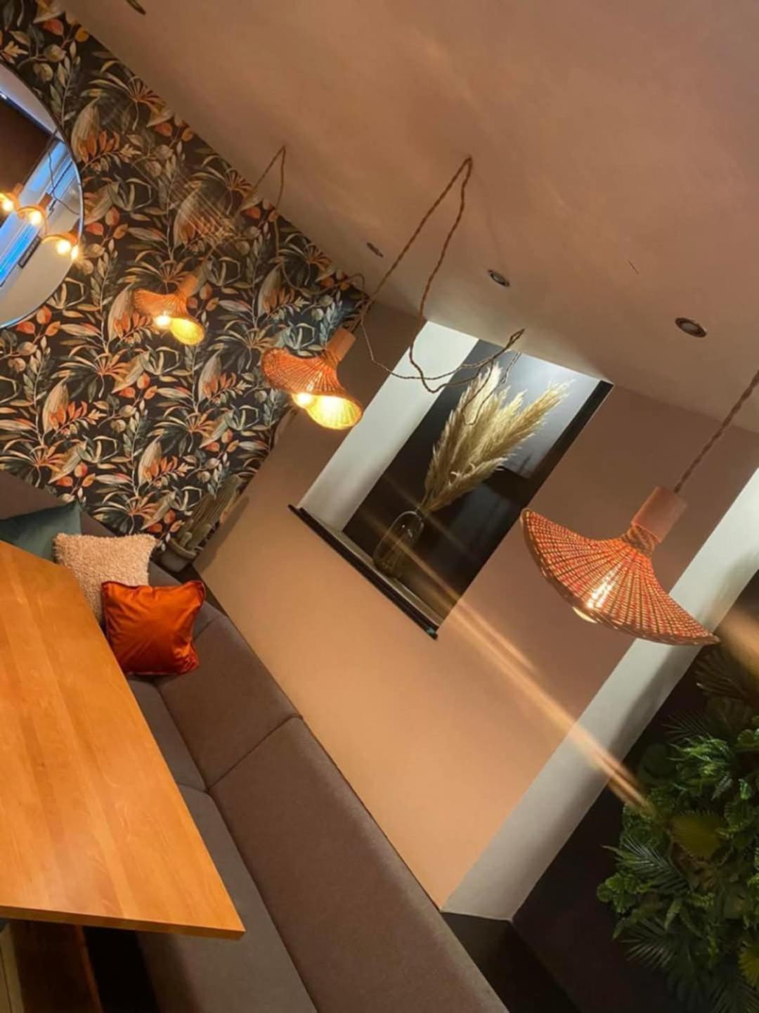 The Bear On The Square Hotel มิลลอม ภายนอก รูปภาพ