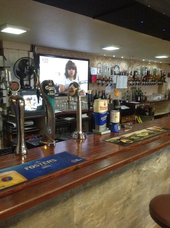 The Bear On The Square Hotel มิลลอม ภายนอก รูปภาพ