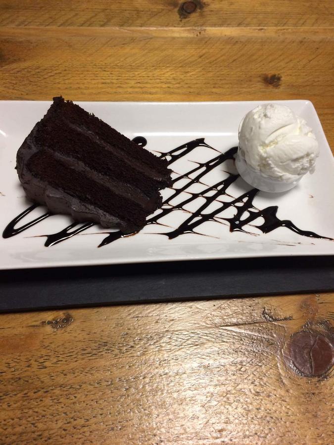 The Bear On The Square Hotel มิลลอม ภายนอก รูปภาพ
