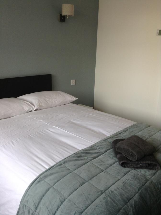 The Bear On The Square Hotel มิลลอม ภายนอก รูปภาพ